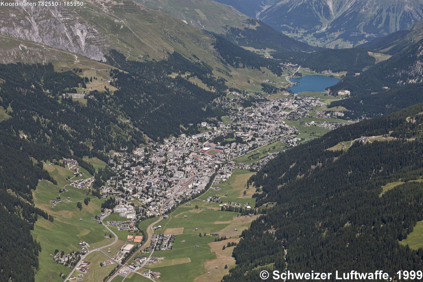 Davos-Platz, Davos-Dorf, Davoser-See. Blickrichtung NNE. Ganz vorne links: Landwasser